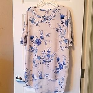 LULAROE IRMA WHITE AND BLUE MED EUC